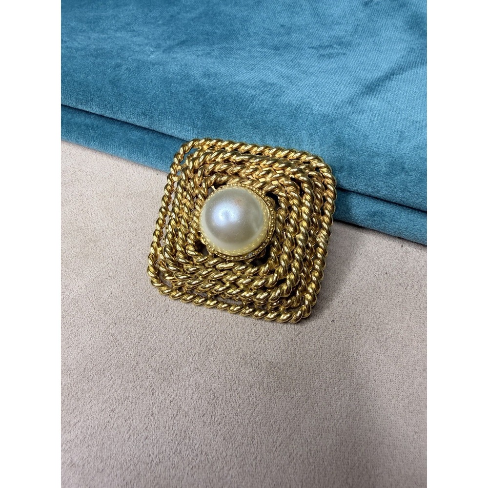 Vintage Gold-Tone Square Rope Twist Brooch with Faux Pearl Cabochon
